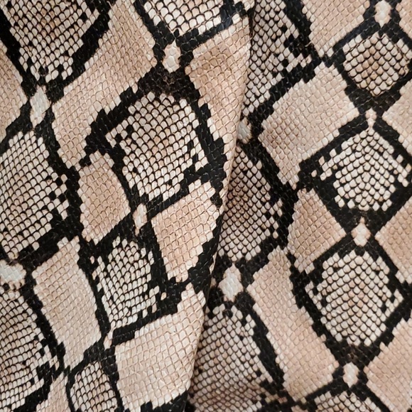 Sexy Cream & Black Over the Knee High Snakeskin Patterned Badass Boots, Sz 8 - Picture 2 of 5